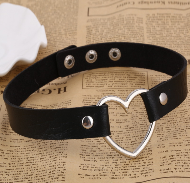 Metal Heart Leather Chocker